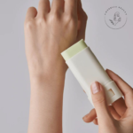 ضدآفتاب استیکی بیوتی آف جوسان حاوی عصاره ماگورت و کاملیا با SPF بالای 50 بدون رنگ مناسب تمام انواع پوست بویژه چرب و مختلط حجم 18 گرم