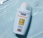 ضدآفتاب فیوژن واتر ایزدین با SPF50 بدون رنگ مناسب تمام انواع پوست حجم 50 میل
