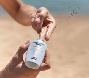 ضدآفتاب فیوژن واتر ایزدین با SPF50 بدون رنگ مناسب تمام انواع پوست حجم 50 میل