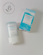 ضدآفتاب استیکی آبرسان سنتلا اسکین 1004 با SPF بالای 50 بدون رنگ مناسب تمام انواع پوست بویژه حساس، خشک و نرمال حجم 20 گرم